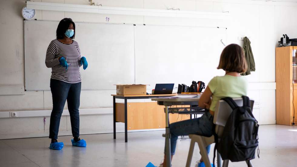 Os docentes com formação na área da saúde serão os primeiros a ser escolhidos para realizar os inquéritos epidemiológicos e o rastreio de contactos de doentes