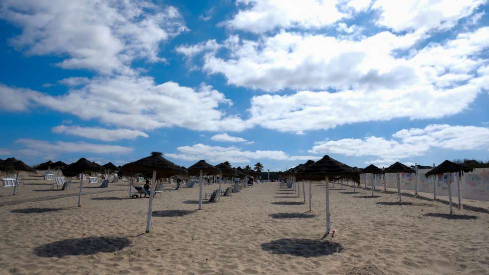 Carlos Conde de Almeida realizou uma aterragem de emergência no areal da praia de São João da Caparica, o que resultou na morte de uma menina de 8 anos e de um homem de 56, em 2 de agosto de 2017