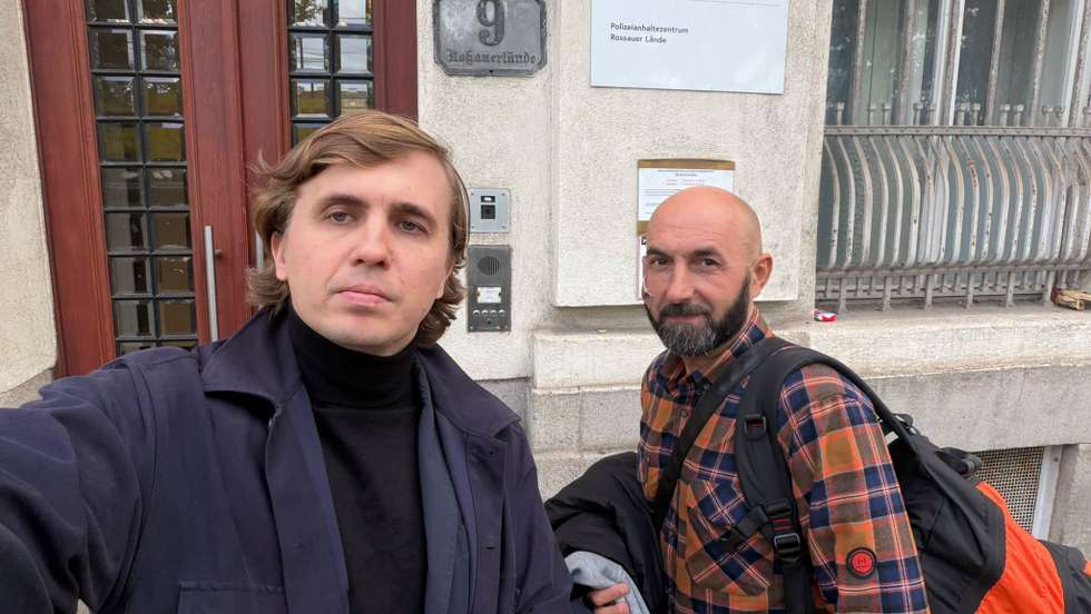 São acusados dos crimes de espionagem a favor dos serviços de informações militares ucranianos, participação em organização criminosa e provocação de danos à Áustria.