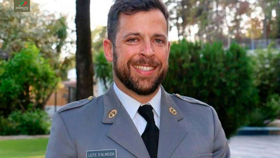 Gandra d'Almeida apresentou a demissão poucas horas depois de uma investigação da SIC revelar que foi, simultaneamente, diretor do INEM do Norte, e médico tarefeiro nas urgências hospitalares de Faro e Portimão
