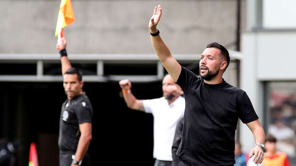 Francesco Farioli admitiu que FC Porto acusou golo sofrido na primeira parte mas destacou vitória "justa mas difícil" nos Barreiros