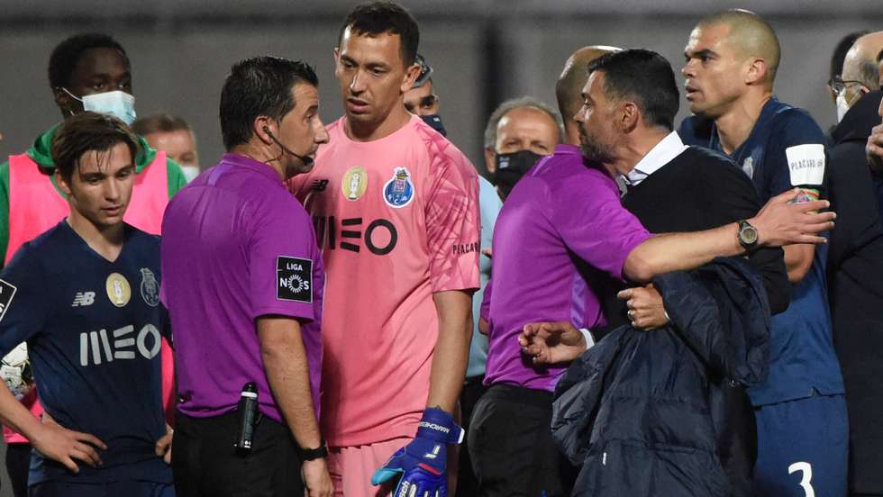 FBL-POR-LIGA-MOREIRENSE-PORTO