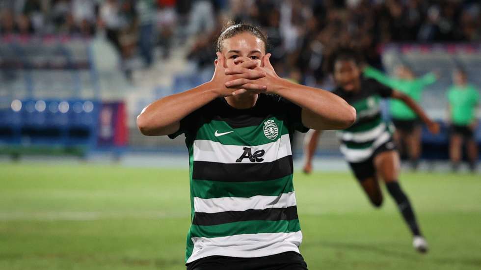 Telma Encarnação, a contratação mais sonante do Sporting para a nova temporada depois da saída de Olivia Smith, resolveu a Supertaça nos 15 minutos finais e festejou à Gyökeres