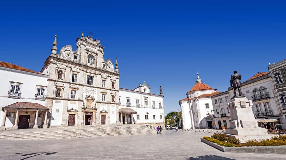 Entre os destaques anunciados está o espetáculo "Deixem o Pimba em Paz", do comediante Bruno Nogueira, e o concerto do cantor português Dillaz, marcado para 24 de julho no Largo do Seminário