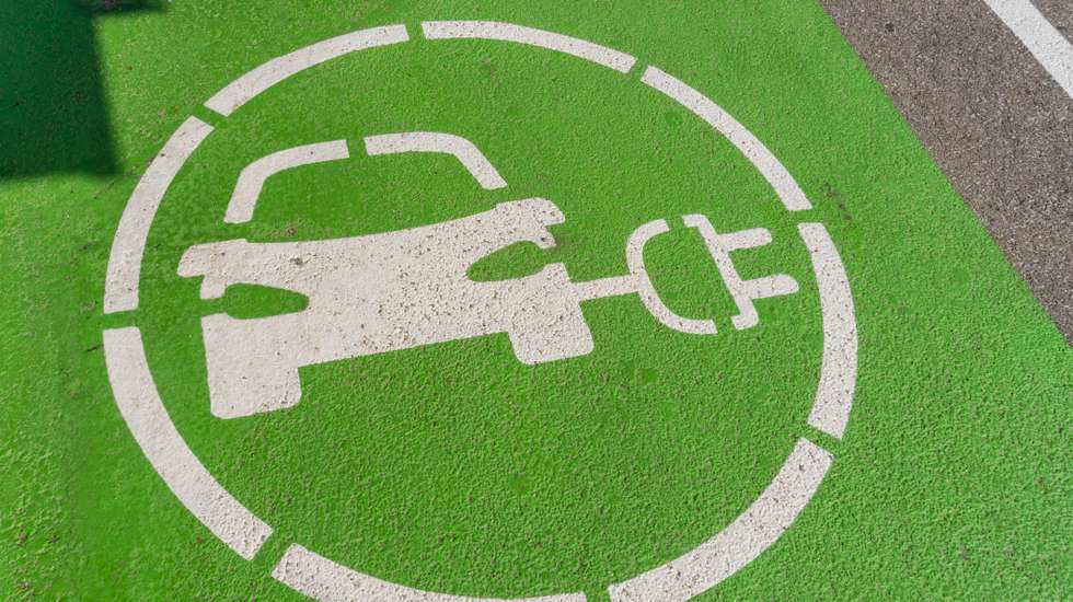 Até 2050, a União Europeia quer reduzir em 90% as emissões de gases com efeito de estufa provenientes dos transportes face a 1990