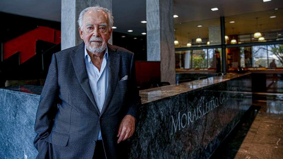 Galvão Teles defendeu réus acusados de crimes políticos no Estado Novo e participou em processos contra o Apartheid