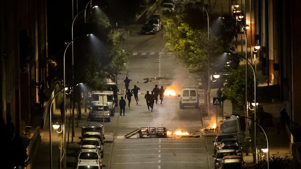 Protestos no Bairro da Mira depois dos confrontos com a polícia no bairro do Zambujal depois da morte de um homem por um agente da polícia