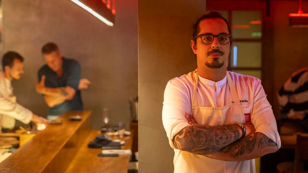 O chef Tiago Penão abriu o Kappo em Cascais em 2021
