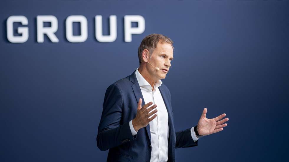 "Precisamos de reduzir a complexidade, simplificar as nossas estruturas de forma coerente e reduzir os custos", afirmou Oliver Blume durante uma reunião com os trabalhadores na sede do grupo, em Wolfsburg