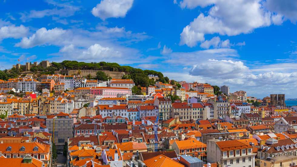 Sobre a capital portuguesa, a publicação destaca que ficou entre as três primeiras do estudo tendo em conta a inclusão LGBT+