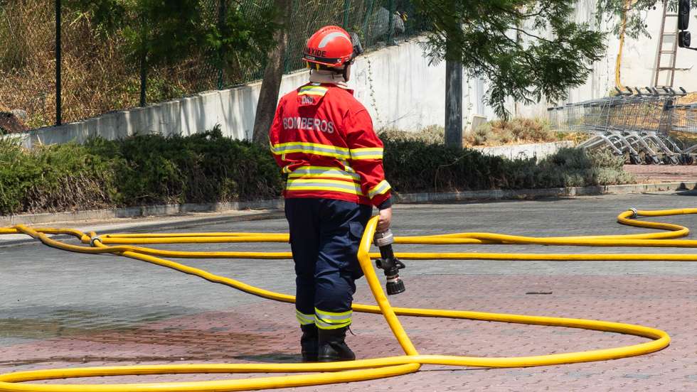 Foi reaberta à circulação a Estrada Nacional 2, encerrada preventivamente junto à empresa, e retomada a atividade nas indústrias próximas