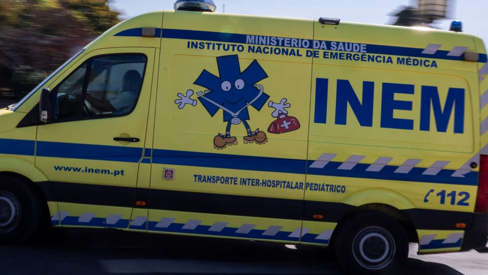 Um segundo trabalhador assistiu aos factos e alertou os meios de socorro, tendo sido acionado o Centro de Apoio Psicológico e Intervenção em Crise (CAPIC) do Centro de Orientação de Doentes Urgentes (CODU) de Coimbra, do INEM, que esteve no local, apesar de o trabalhador ter recusado o auxílio psicológico