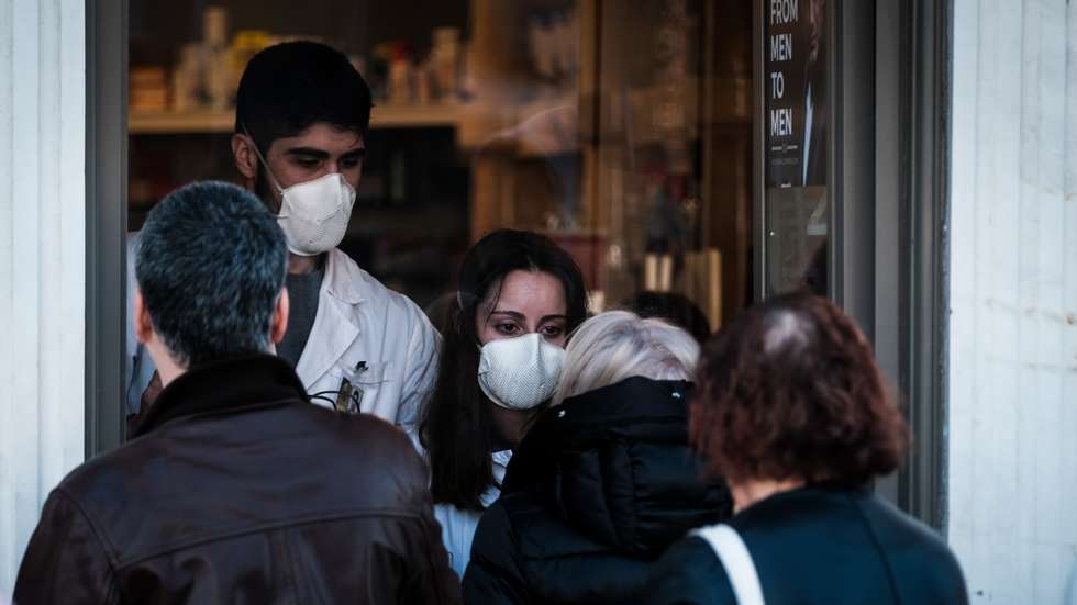 Desde o início da pandemia, há mais casos de infeção entre as mulheres, mas mais óbitos entre os homens