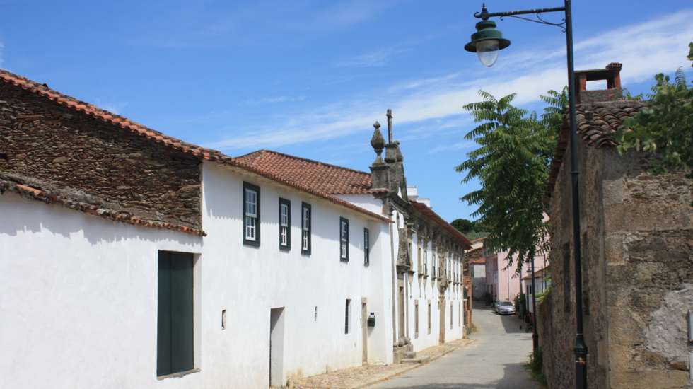 Em Arcas, o empate deu-se com número redondo. 100 eleitores votaram à direita e 100 à esquerda