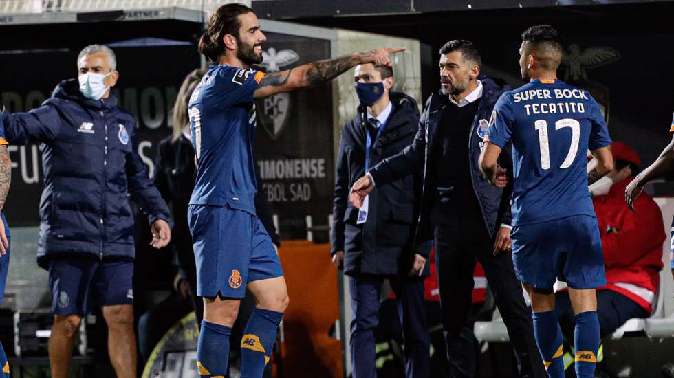 Sérgio Oliveira acabou por acalmar o treinador dos dragões