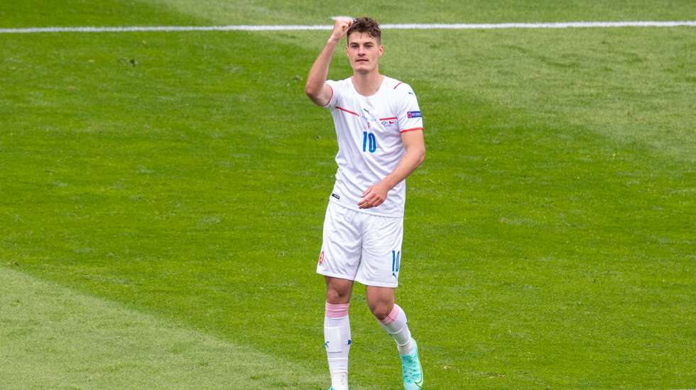 Schick tornou-se o jogador com o golo mais longe da baliza dos Europeus, num remate a cerca de 47 metros da baliza