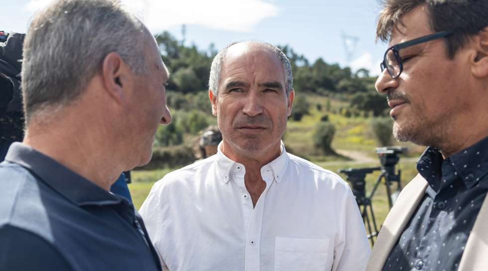 Horácio Gomes Ribeiro, diretor do Estabelecimento Prisional de Vale de Judeus no momento da fuga (ao centro na imagem), vai ser alvo de processo disciplinar