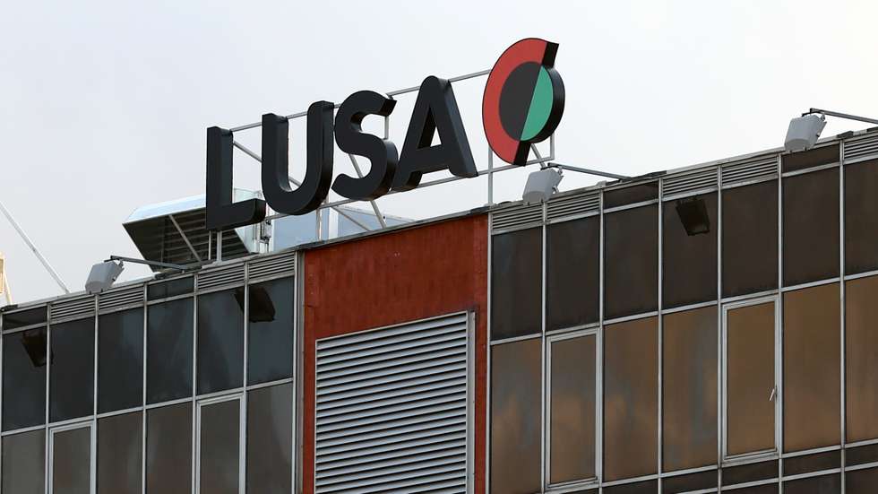 Fazendo-a passar por uma notícia da Lusa