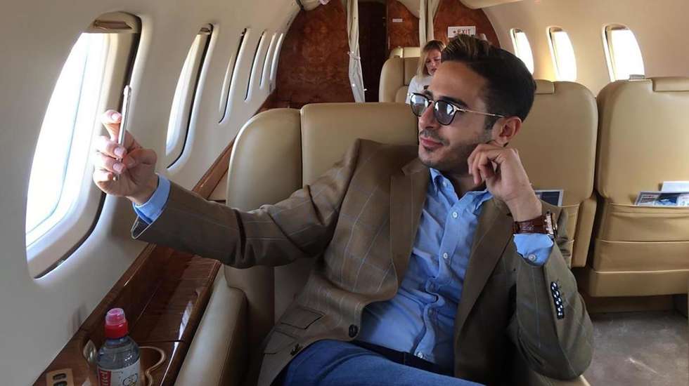 Simon Leviev, o homem que se apresentava rico, herdeiro de um império de diamantes com estadias em hotéis de luxo, viagens em aviões privados, jantares em restaurantes onde toda a gente o conhece pelo nome