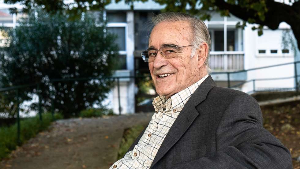 Foi com Crónica dos Bons Malandros, publicado em 1980, que se apresentou ao público, romance picaresco que acompanha as desventuras de uma quadrilha de ladrões pouco talentosos e como chegaram até a esse submundo do crime