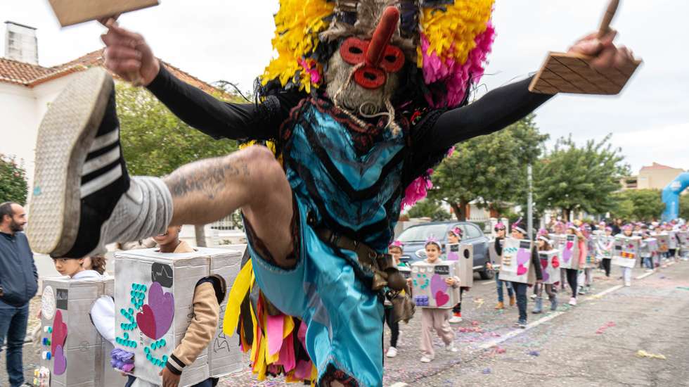 Os cardadores de Vale de Ílhavo são um grupo exclusivamente masculino que atua no carnaval daquela localidade.