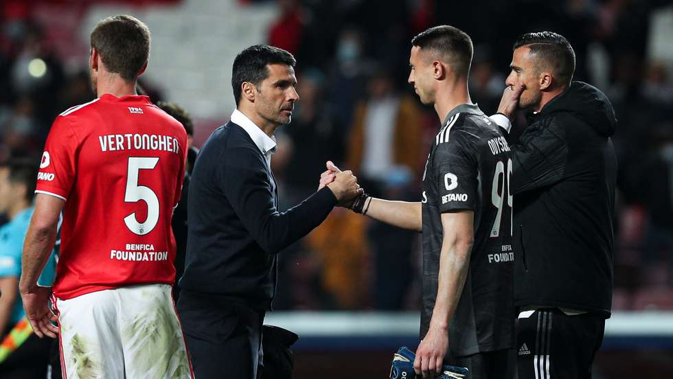 Nelson Verissimo e Odysseas Vlachodimos durante o jogo entre o Sport Lisboa e Benfica e o Liverpool FC no estádio da Luz, a contar para a 1ª mão dos quartos-de-final da Liga dos Campeões 2021/22. Lisboa, 05 de Abril de 2022. FILIPE AMORIM/OBSERVADOR