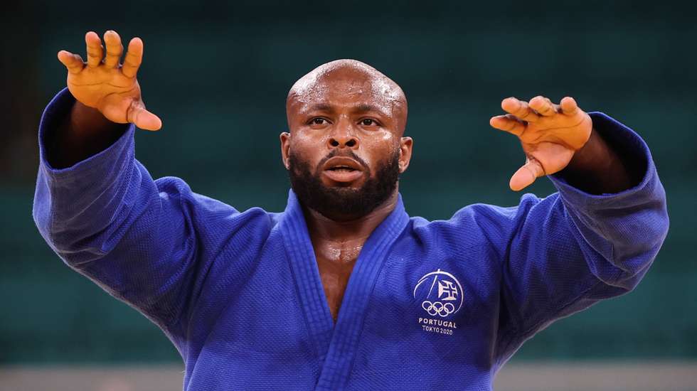 O atleta português Jorge Fonseca venceu o canadiano Shady Elnahas e conquistou a medalha de bronze na categoria de -100kg