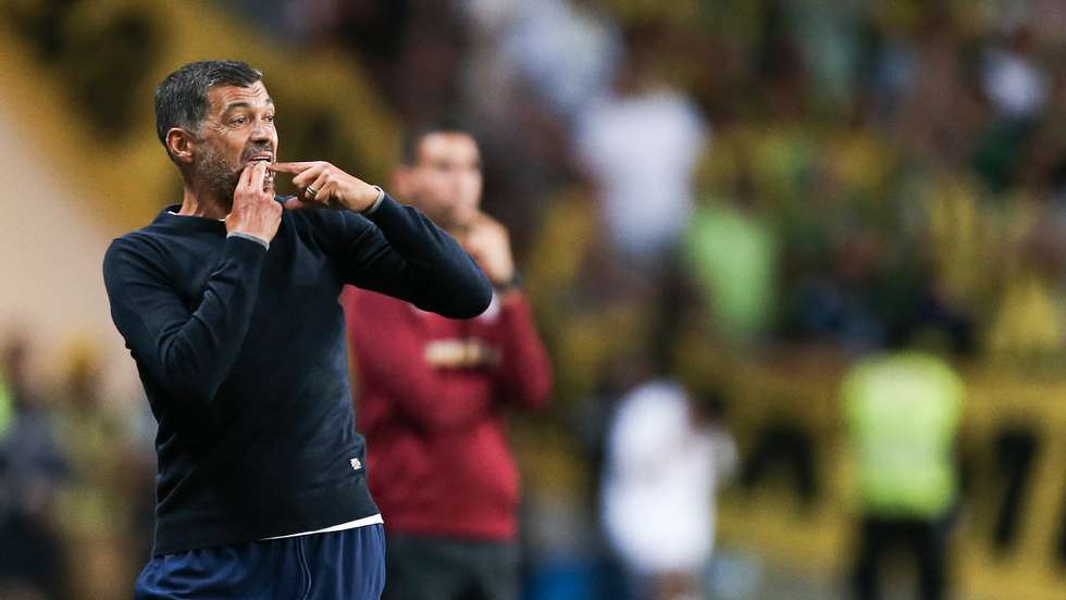 Sérgio Conceição não quis falar do mercado antes do jogo com o Sporting, numa altura em que o FC Porto ainda procura pelo menos mais um médio para reforçar o plantel