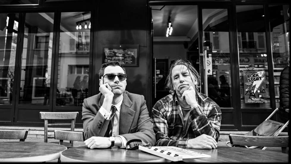Guillaume Marbeck (que interpreta Godard) e Richard Linklater numa foto de rodagem de "Nouvelle Vague"