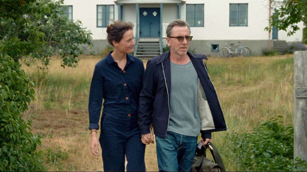 Vicky Krieps e Tim Roth são os protagonistas de "A Ilha de Bergman", um dos filmes em destaque na Festa