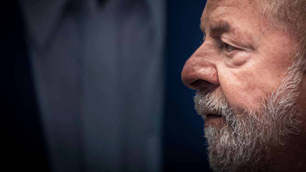 O candidato do PT superou a fasquia dos 48%, mas não a que mais desejava, dos 50% mais um voto, que lhe daria a vitória à primeira volta