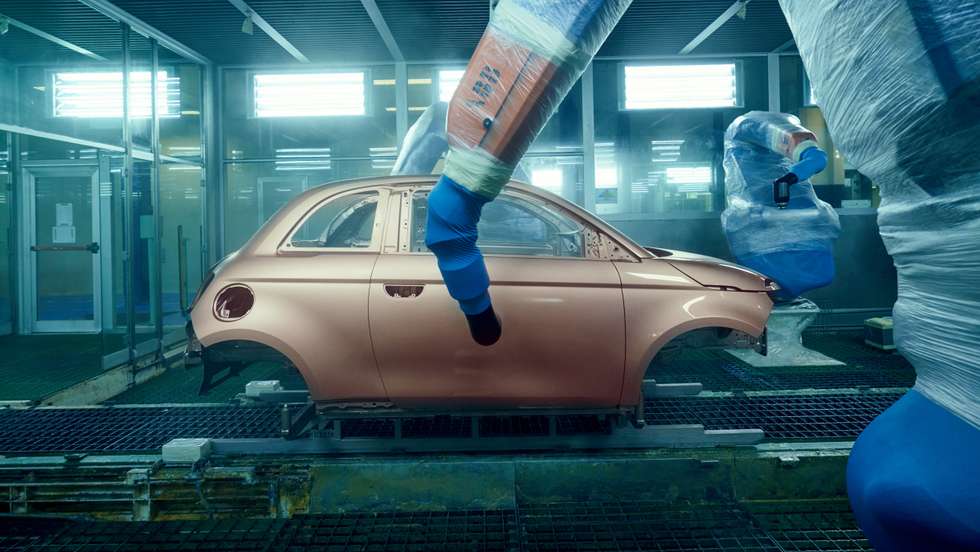 Produzido em Mirafiori, o Fiat 500e é um caso sério de sucesso, conseguindo ser o BEV mais vendido da Stellantis, graças a uma procura ávida sobretudo em Itália, Espanha e Alemanha