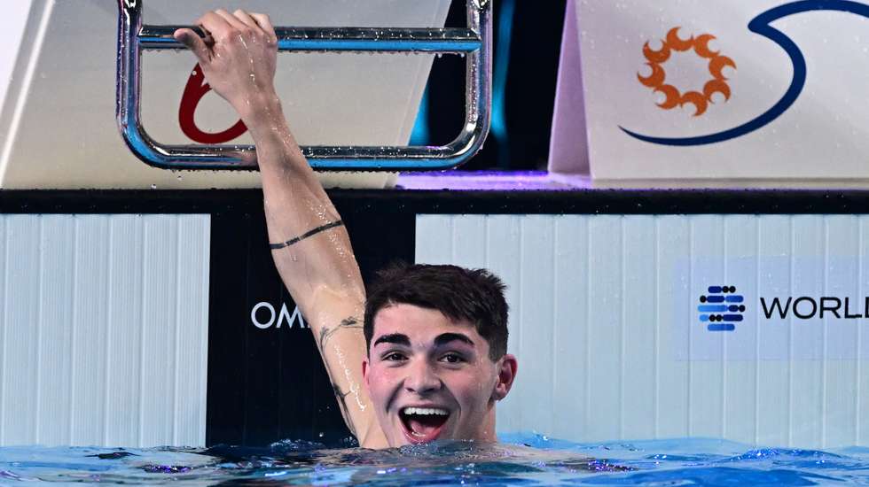 Diogo Ribeiro tornou-se o primeiro português de sempre a conquistar uma medalha de ouro em Mundiais de natação