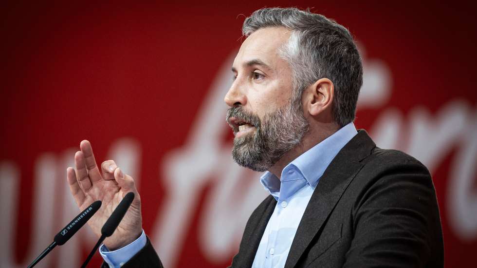 Pedro Nuno Santos defendeu a revisão do acordo de rendimentos "de modo a que ao aumento do salário mínimo possa estar associado o aumento dos salários médios"