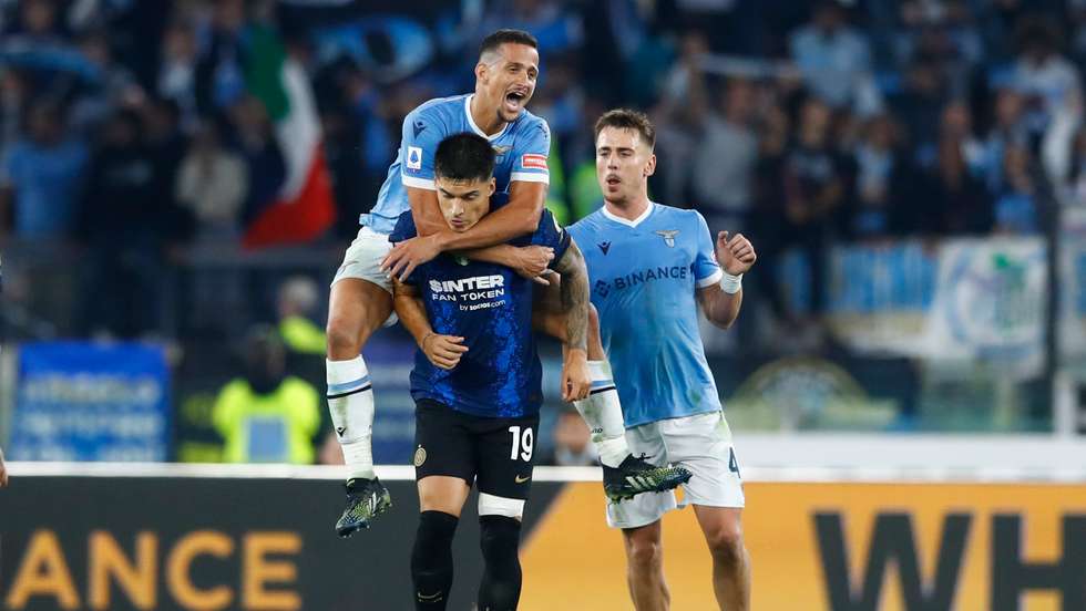 Luiz Felipe saltou para as costas de Correa, que não achou assim tanta graça...