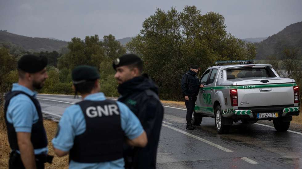 Nesta ação foram apreendidas quatro cartas de caçador, quatro livretes de manifesto da arma e diversas munições