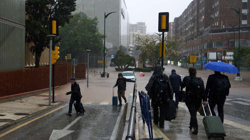Inundações nas ruas de Málaga, nesta quarta-feira, devido à passagem da DANA