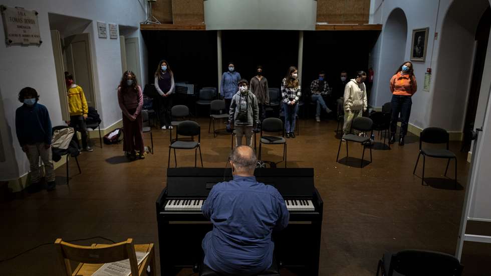 Reportagem na Academia de Amadores de Música, na Rua Nova da Trindade, onde se encontram sediados há bastantes anos. Neste momento, receberam a informaçõa que vão ter de abandonar o espaço e procurar uma nova casa. 24 de Fevereiro de 2022 Academia de Amadores de Música, Lisboa FRANCISCO ROMÃO PEREIRA/OBSERVADOR