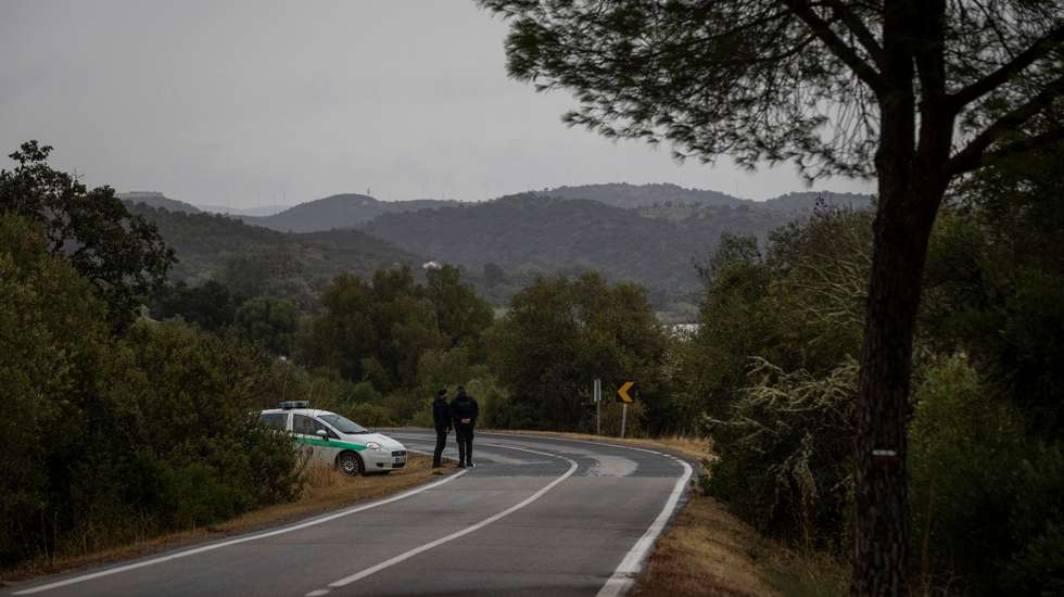 No total, foram detidas 17 pessoas, incluindo seis civis