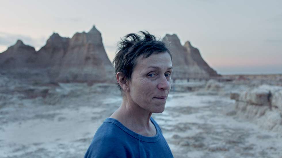 É um gosto ver Frances McDormand envelhecer. Num mundo e numa indústria tão cruel para as mulheres e para a sua cronologia, a atriz está a marimbar-se