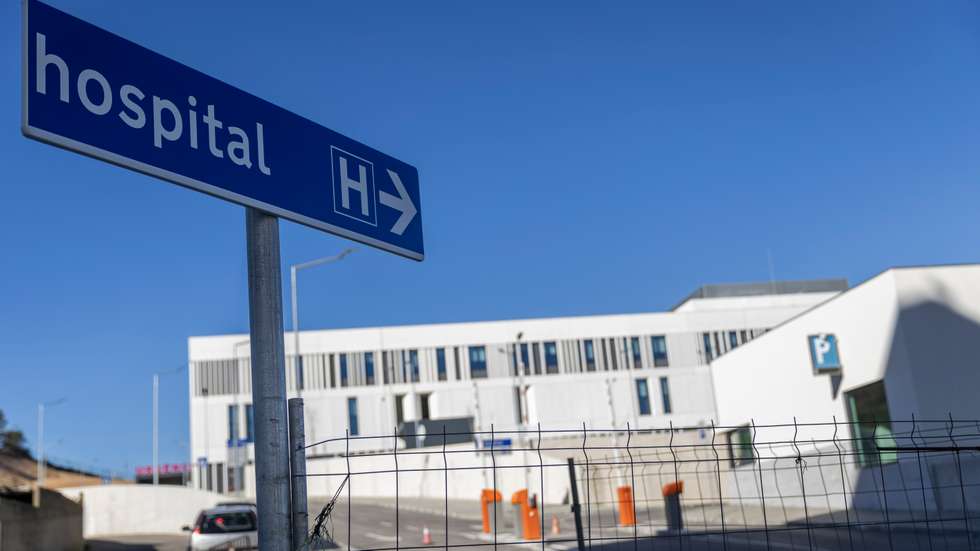 Na generalidade dos restantes hospitais, os tempos de espera para doentes urgentes variavam entre os 15 minutos e as duas horas