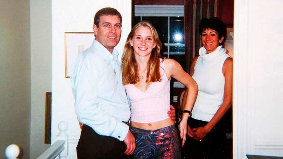 Andrew Mountbatten-Windsor com a vítima de tráfico sexual na rede de Epstein, Virginia Giuffre