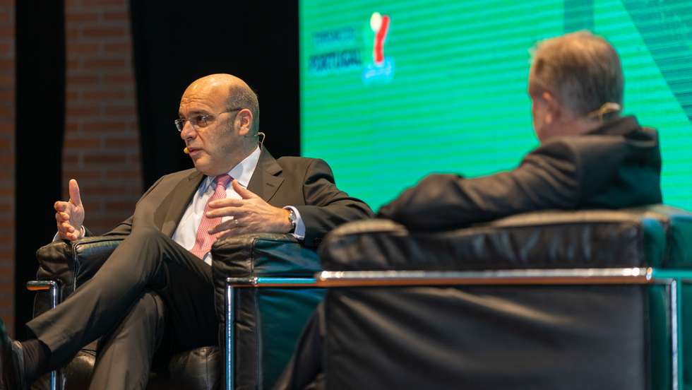 Congresso APAVT. Ministro da Economia, Siza Vieira. DR