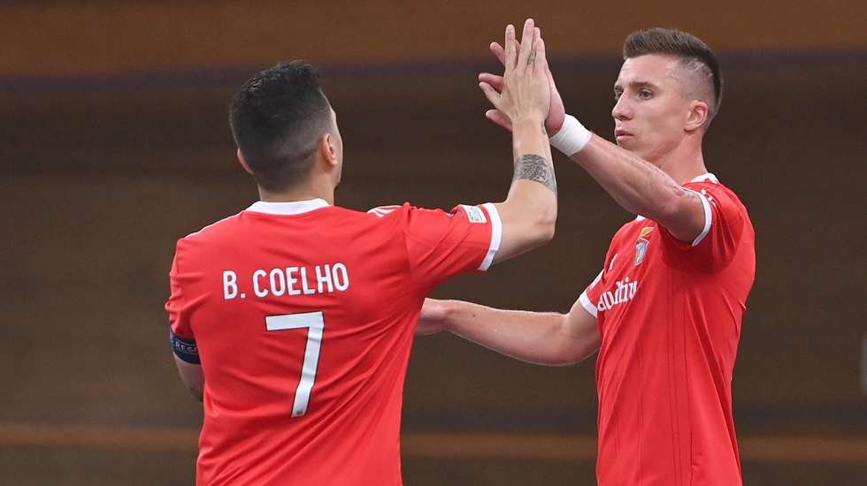 Chishkala assistiu Bruno Coelho para o 1-1, marcou o 2-2 com uma "bomba" após canto e foi um dos melhores na vitória do Benfica na Luz