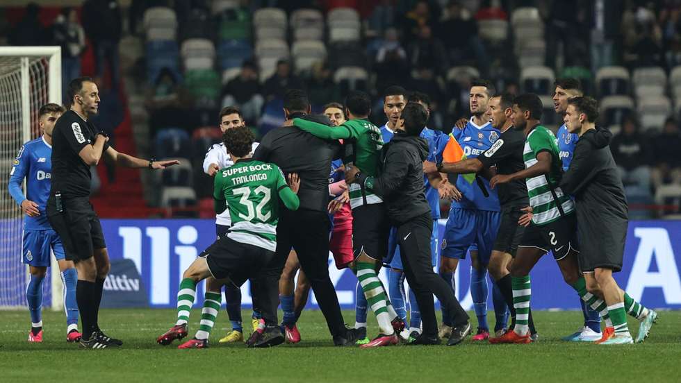 João Pinheiro teve de lidar com várias picardias durante a segunda parte e no final do encontro, altura em que expulsou um adjunto de Rúben Amorim