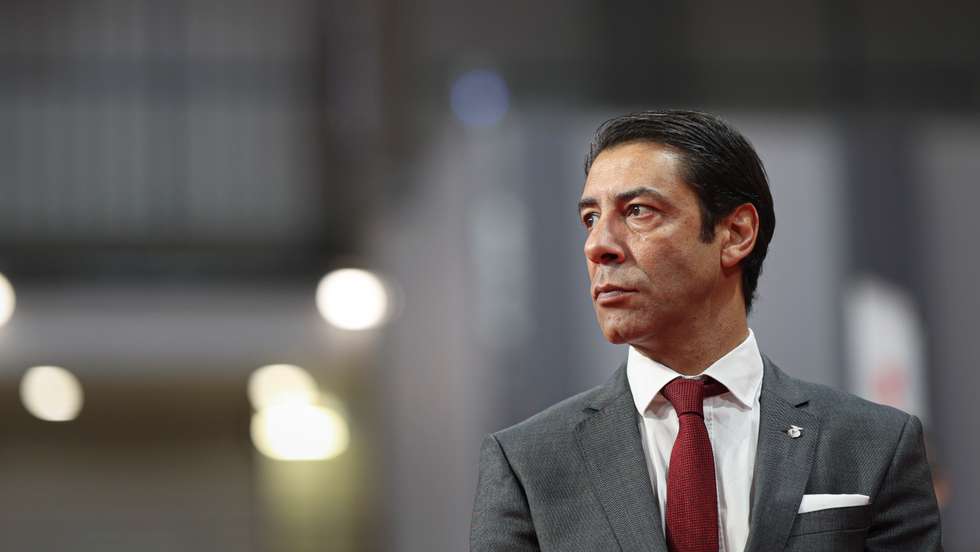 Rui Costa falou depois do empate do Benfica frente ao Farense para garantir que Roger Schmidt é o treinador do projeto dos encarnados