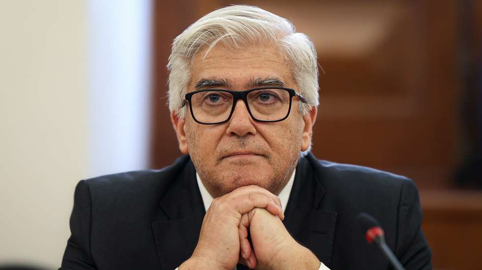 Em dezembro de 2015, de acordo com o ex-secretário de Estado, havia 1,1 milhões de portugueses sem médico de família
