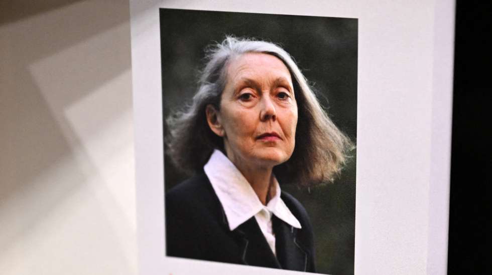 "Precisaríamos de muitas palavras para descrever Anne Carson e tenho a certeza de que seria, ainda assim, impossível chegar ao seu âmago", diz-nos o editor João Concha