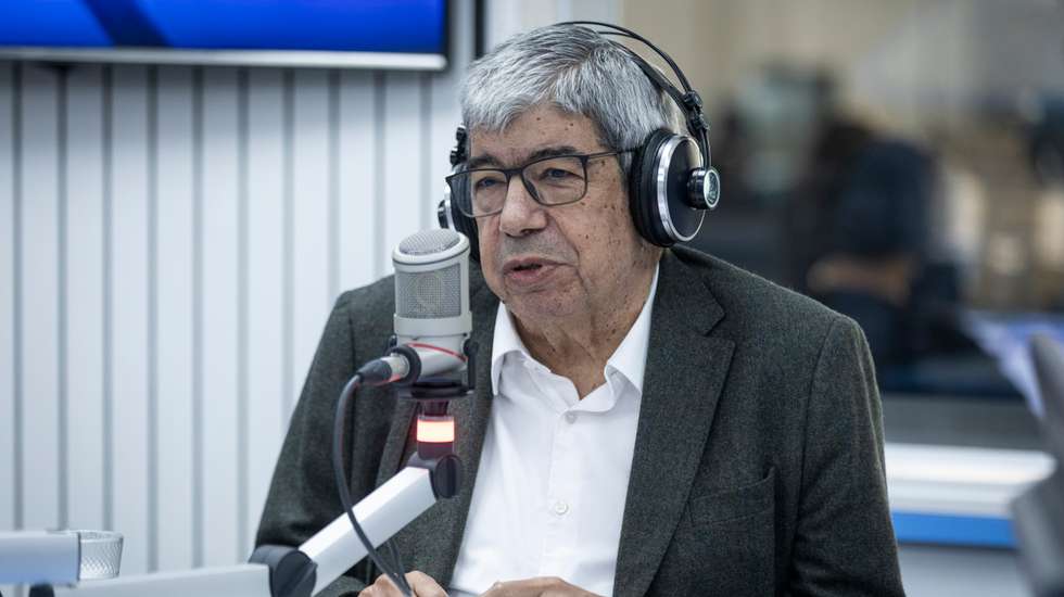 Numa mensagem enviada à agência Lusa, Ferro Rodrigues diz que "o senhor presidente da Assembleia da República faltou à verdade"