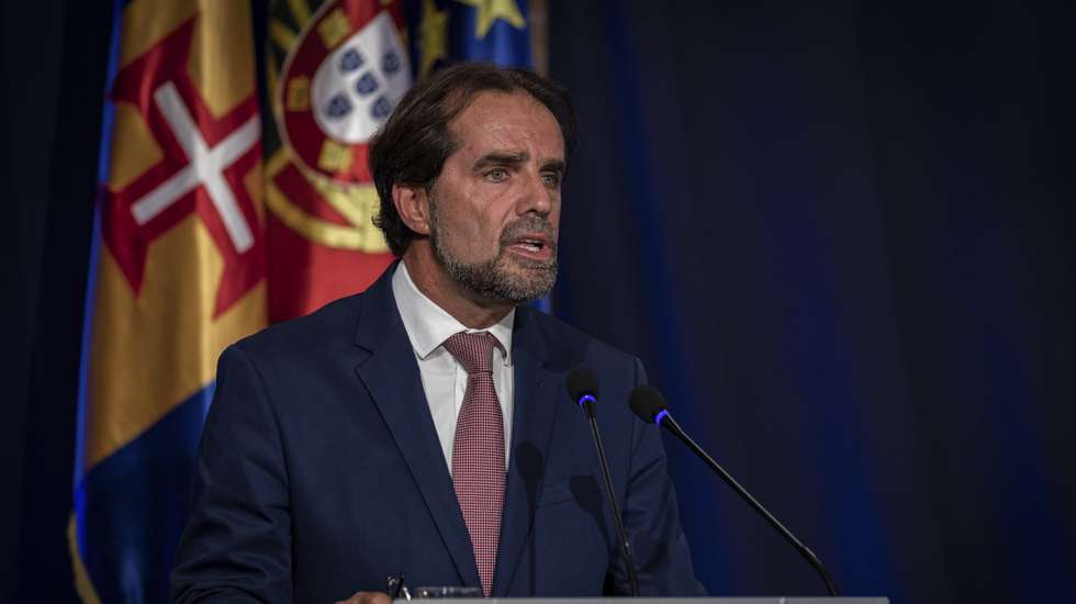O governante da Madeira salientou que o objetivo na região é "aliviar as medidas de forma gradual e responsável"